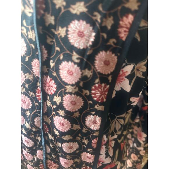 Apostrophe Juniors Floral Long Sleeve Top – V-Neck Boho Style - Picture 3 of 7